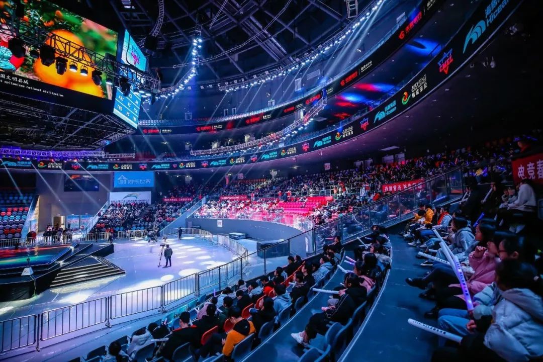 身居高位却 身居高位却