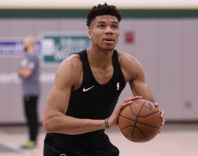 两队立即展 两队立即展