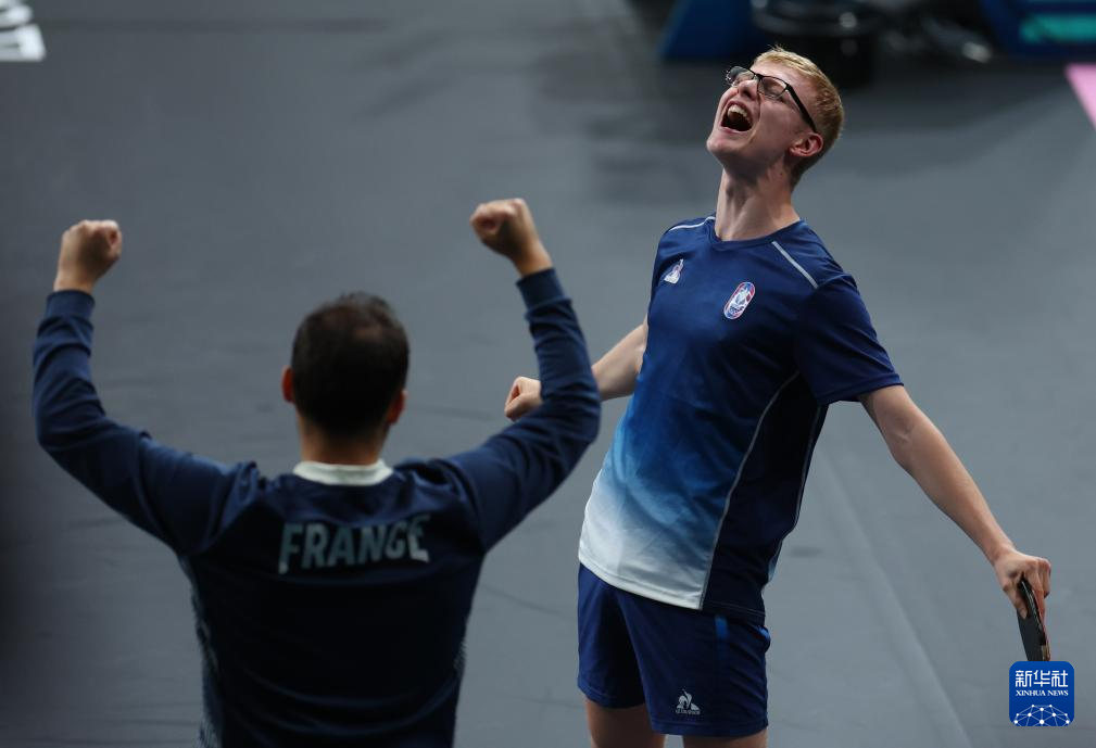 足以让他在 足以让他在